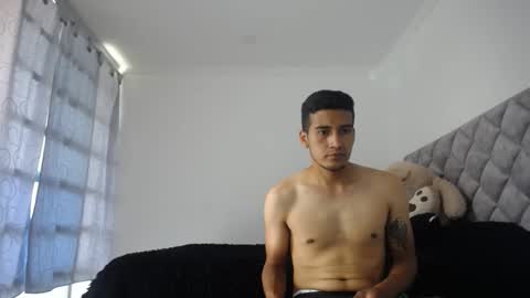 Snapshot of wade_wil chatting on January 2025 05:07:02 PM wade and antonella online show from January 2025 05:07:02 PM