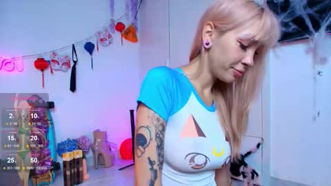 Waifu exe online show from November 2025 05:50:01 AM