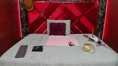 waleska   online show from November 2025 12:05:02 PM