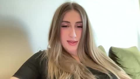 walkiria19 online show from April 2026 11:08:02 AM