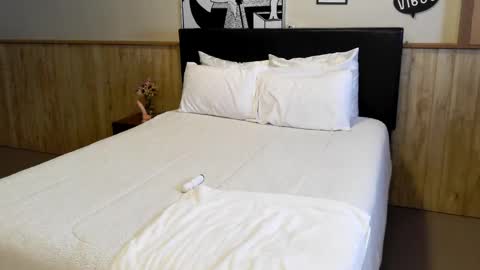 wanderlustgaal online show from October 2025 02:47:01 PM