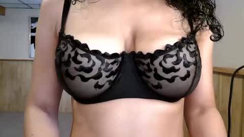 wanderlustgaal online show from November 2025 03:56:02 PM