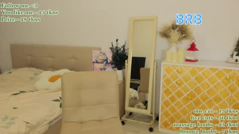 Snapshot of watermelon_sugar_ chatting on December 2024 04:49:01 PM Tess Pls support me with Can we reach 155 my favorite number online show from December 2024 04:49:01 PM