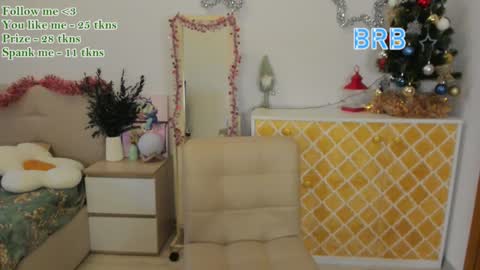 Snapshot of watermelon_sugar_ chatting on December 2024 11:32:01 AM Tess Pls support me with Can we reach 155 my favorite number online show from December 2024 11:32:01 AM