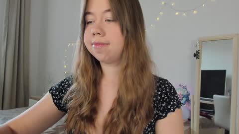 Snapshot of watermelon_sugar_ chatting on January 2025 08:41:01 AM Tess Pls support me with Can we reach 155 my favorite number online show from January 2025 08:41:01 AM