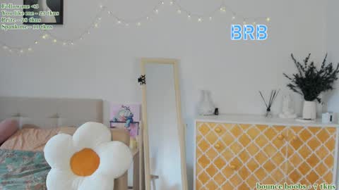 Snapshot of watermelon_sugar_ chatting on February 2025 12:57:02 PM Tess Pls support me with Can we reach 155 my favorite number online show from February 2025 12:57:02 PM