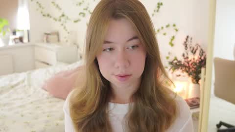 Snapshot of watermelon_sugar_ chatting on October 2025 12:02:02 PM Tess Pls support me with Can we reach 155 my favorite number online show from October 2025 12:02:02 PM