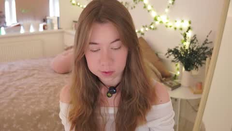 Snapshot of watermelon_sugar_ chatting on November 2025 10:37:01 AM Tess Pls support me with Can we reach 155 my favorite number online show from November 2025 10:37:01 AM