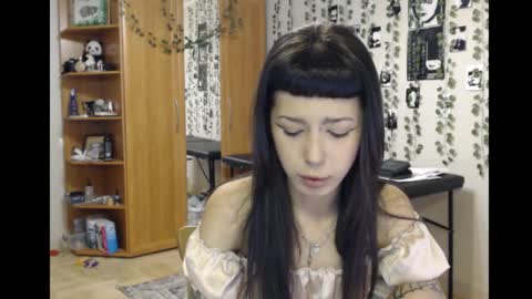 Mina online show from November 2025 07:13:02 PM