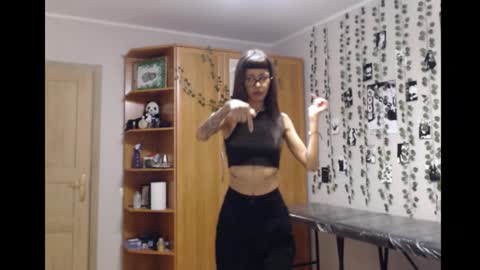 Mina online show from November 2025 03:51:01 PM