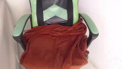 Snapshot of we_n_you chatting on October 2025 01:11:01 AM Trixie 3 online show from October 2025 01:11:01 AM