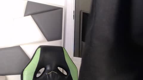 Snapshot of we_n_you chatting on October 2025 03:33:02 PM Trixie 3 online show from October 2025 03:33:02 PM