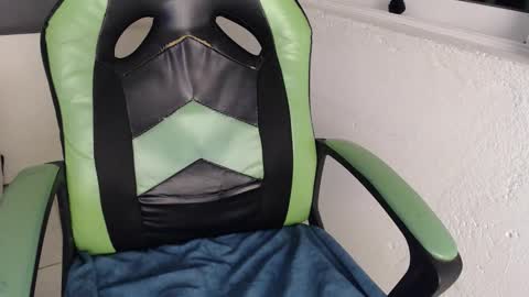 Snapshot of we_n_you chatting on October 2025 01:17:01 PM Trixie 3 online show from October 2025 01:17:01 PM