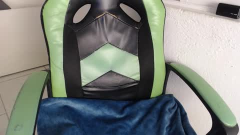 Snapshot of we_n_you chatting on November 2025 05:04:02 PM Trixie 3 online show from November 2025 05:04:02 PM