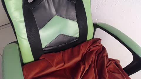 Snapshot of we_n_you chatting on November 2025 02:39:01 PM Trixie 3 online show from November 2025 02:39:01 PM