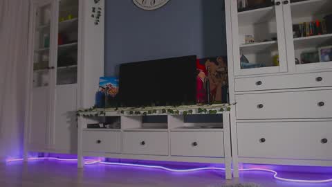 Snapshot of weed_princesss chatting on December 2024 01:13:02 PM moon online show from December 2024 01:13:02 PM