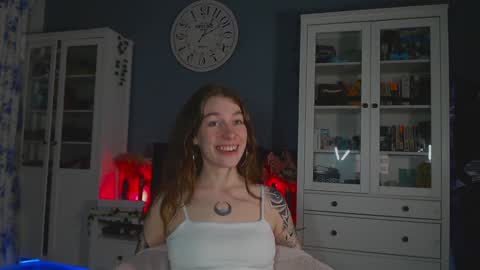 Snapshot of weed_princesss chatting on February 2025 02:59:01 PM moon online show from February 2025 02:59:01 PM