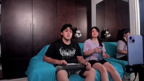 Snapshot of weemilyandandrew chatting on March 2026 03:52:02 AM EMILY ANDREW online show from March 2026 03:52:02 AM