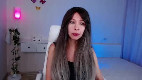 Snapshot of wendifoster chatting on November 2025 07:02:01 PM Wendi Foster online show from November 2025 07:02:01 PM