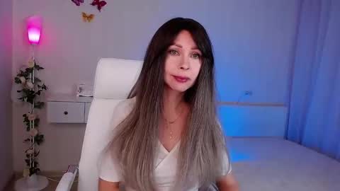 Wendi Foster online show from December 2025 06:58:02 PM