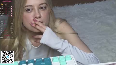 Snapshot of wendylovelylovew chatting on March 2025 09:04:02 PM Wendy online show from March 2025 09:04:02 PM