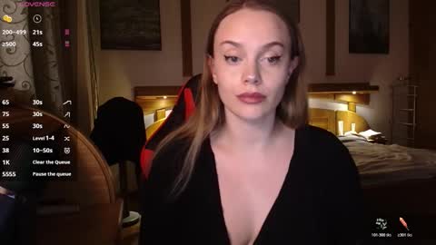 Lana online show from November 2025 09:35:02 PM