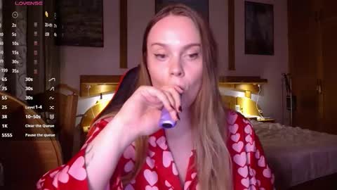 Lana online show from March 2026 08:04:01 PM