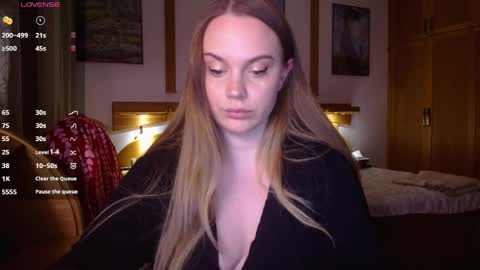 Snapshot of wet_lana chatting on April 2026 07:37:01 PM Lana online show from April 2026 07:37:01 PM