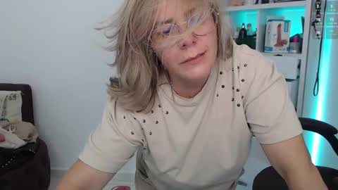 Snapshot of wet_liss chatting on February 2025 07:49:02 PM Diva online show from February 2025 07:49:02 PM