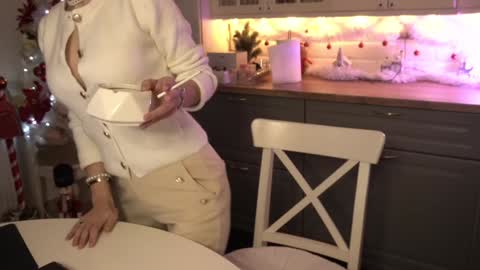 Victoria Maria online show from December 2024 06:49:01 PM