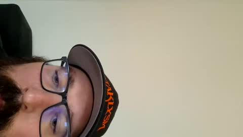 wheely19871606 online show from February 2025 01:30:01 PM