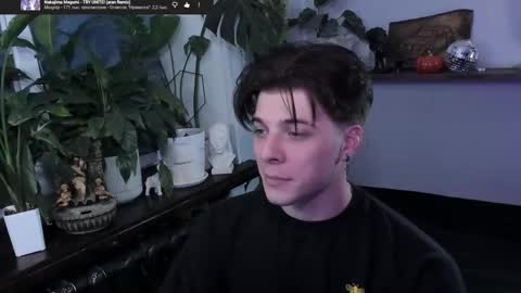 Gus online show from November 2025 09:28:01 PM