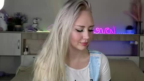 Whitekittykitten online show from February 2026 03:29:01 PM