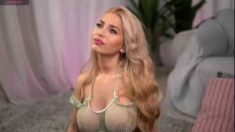 whitneyandrews online show from November 2025 04:33:02 AM