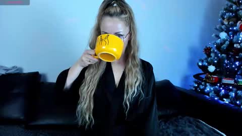 whitneypunnch online show from December 2025 12:53:02 PM