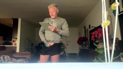 whoawerowhoa online show from November 2025 03:23:01 PM