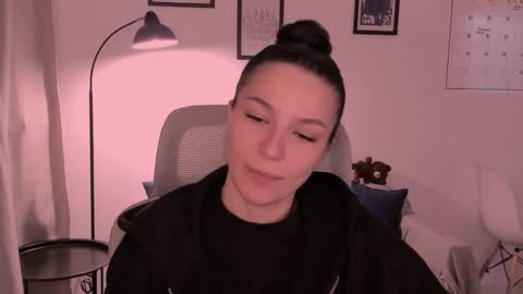 whoislulu online show from April 2026 06:17:01 PM