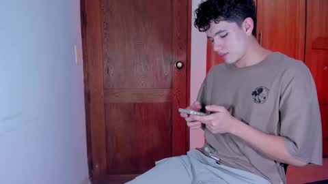 Snapshot of whos_he chatting on January 2026 09:05:02 PM whos_he online show from January 2026 09:05:02 PM