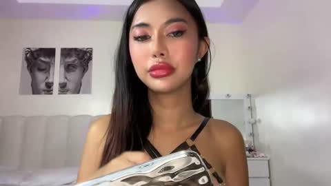 Snapshot of whoss_sofia chatting on June 2026 11:01:02 AM Sofia online show from June 2026 11:01:02 AM