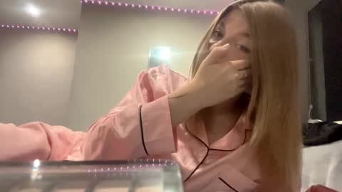 Snapshot of whys0_beauty chatting on October 2025 03:36:01 PM Kira online show from October 2025 03:36:01 PM