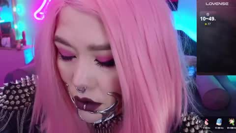 Snapshot of wickedxqueen chatting on December 2024 04:49:02 AM Laura online show from December 2024 04:49:02 AM