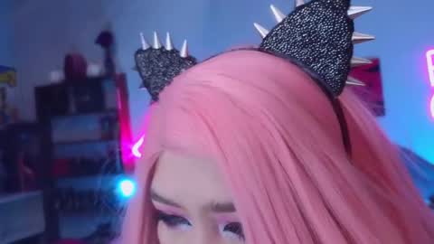 Snapshot of wickedxqueen chatting on December 2024 11:01:02 PM Laura online show from December 2024 11:01:02 PM