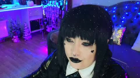 Snapshot of wickedxqueen chatting on January 2025 08:26:01 PM Laura online show from January 2025 08:26:01 PM