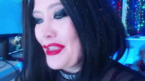 Snapshot of wickedxqueen chatting on January 2025 04:42:01 AM Laura online show from January 2025 04:42:01 AM