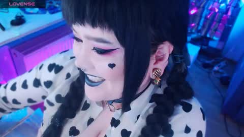 Snapshot of wickedxqueen chatting on January 2025 05:40:02 AM Laura online show from January 2025 05:40:02 AM