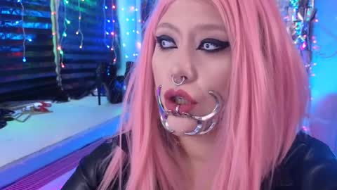 Snapshot of wickedxqueen chatting on March 2025 05:44:01 AM Laura online show from March 2025 05:44:01 AM