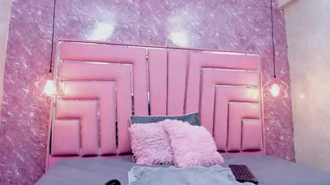 wild_firee_ online show from November 2025 08:18:01 PM