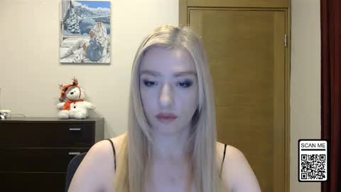 Snapshot of wild_silk_desire chatting on December 2025 03:28:02 PM Alina online show from December 2025 03:28:02 PM