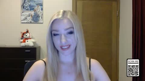 Snapshot of wild_silk_desire chatting on December 2025 01:37:02 PM Alina online show from December 2025 01:37:02 PM