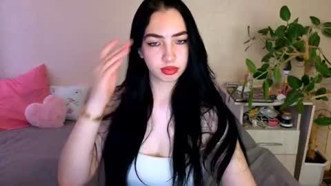 Snapshot of wildkittenx_ chatting on June 2026 04:04:02 AM Alena online show from June 2026 04:04:02 AM